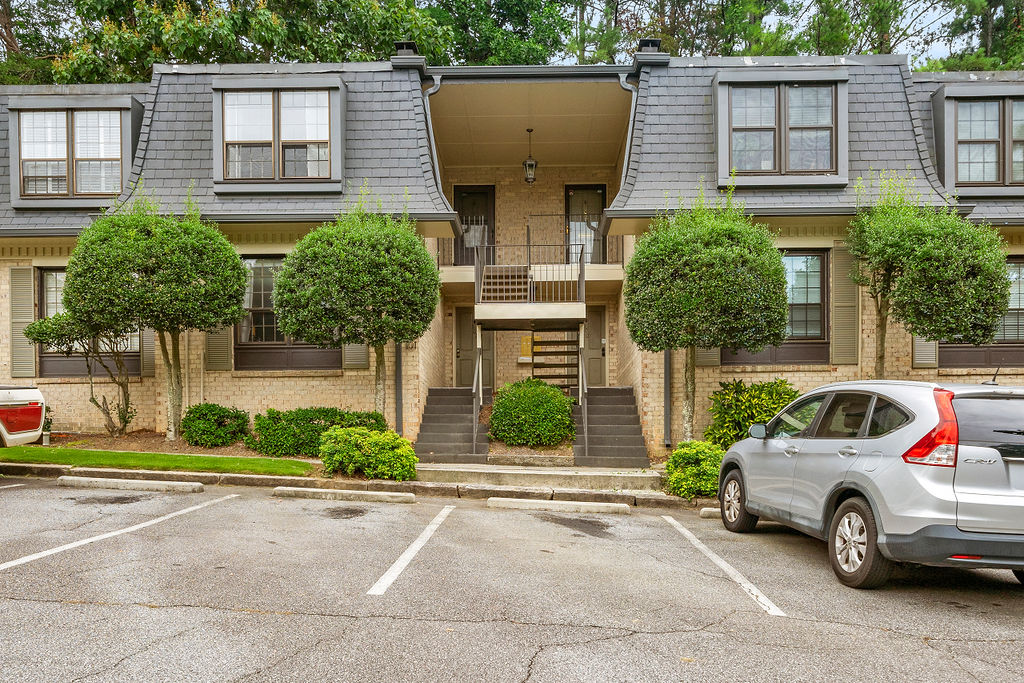103 La Rue Place Northwest