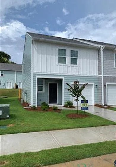 212 Grand Central Way